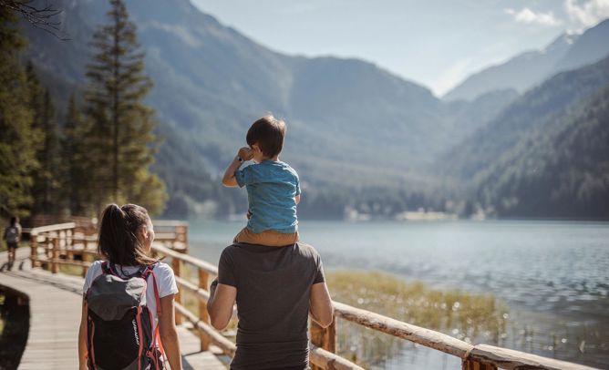 2021-07-family-antholzer-see-c-manuel-kottersteger-archiv-tourist-info-antholzertal